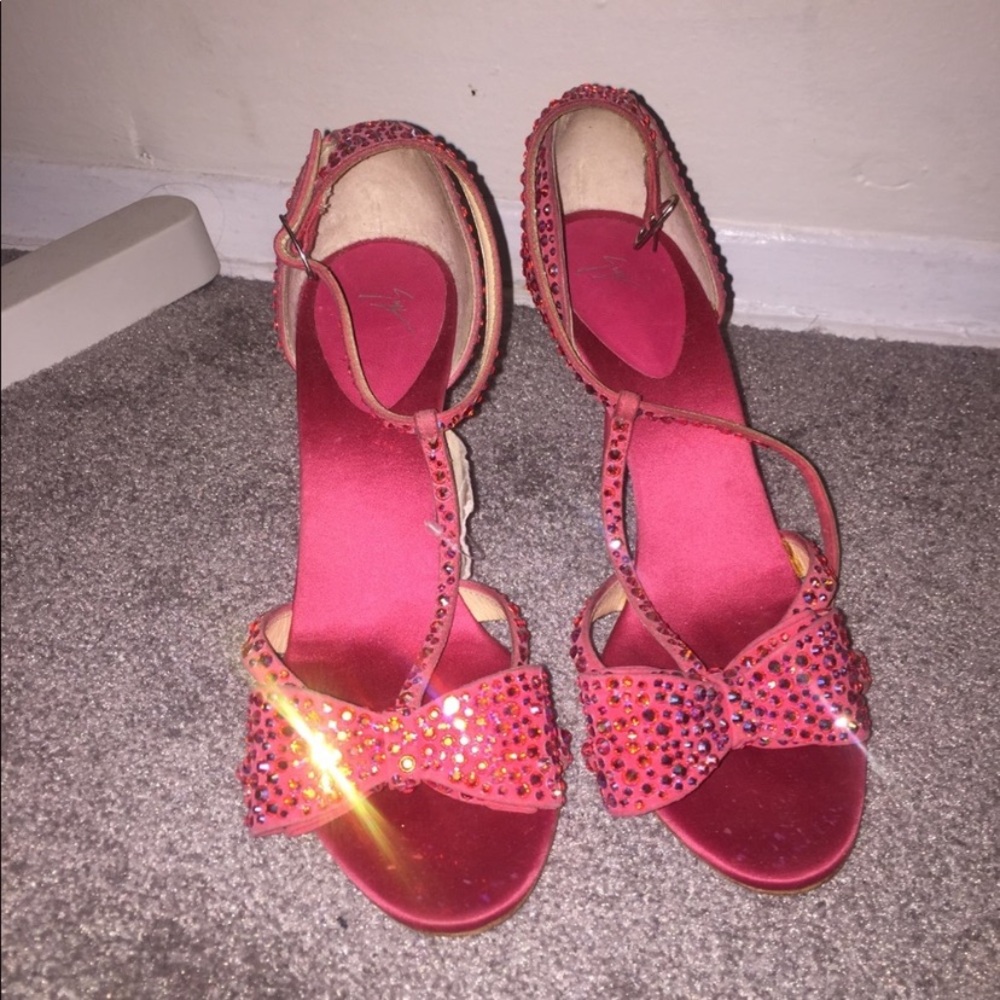 Giuseppe Zanotti Rhinestone Bow Sandals in sz 8. Store/floor display. - Picture 6 of 14